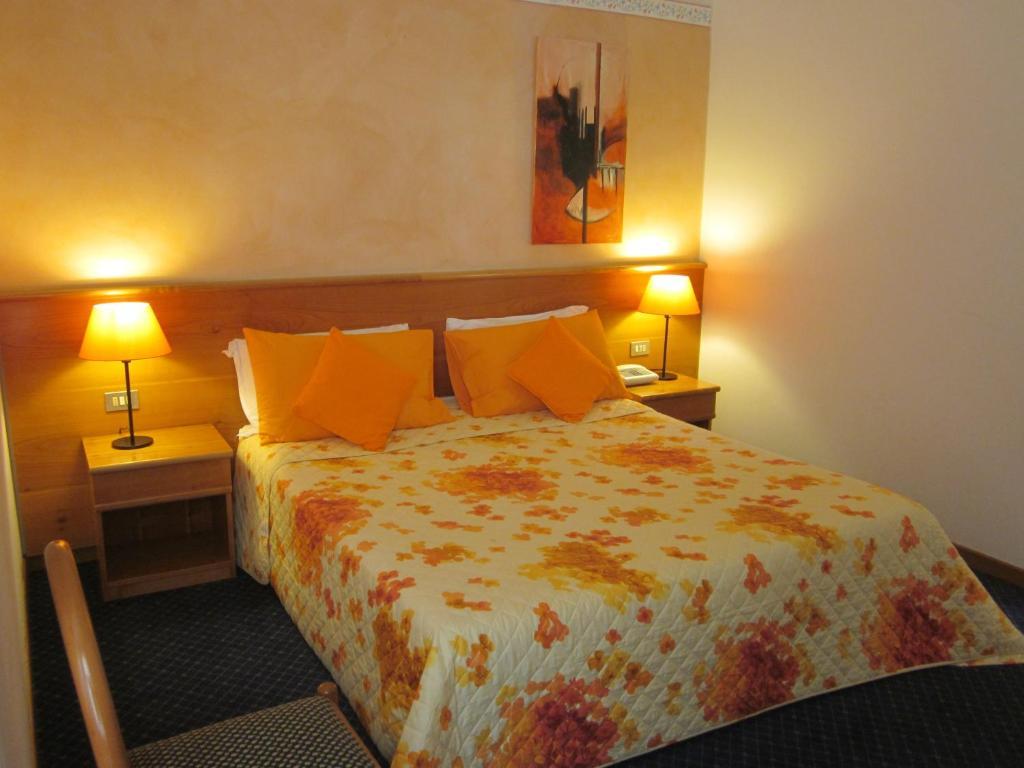 Hotel Marina Torri Del Benaco Quarto foto