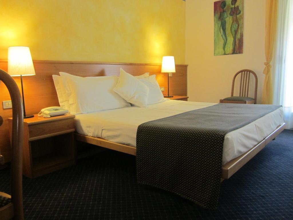 Hotel Marina Torri Del Benaco Quarto foto