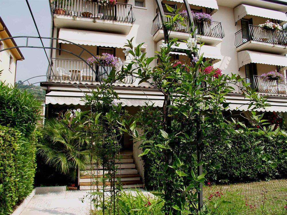 Hotel Marina Torri Del Benaco Exterior foto